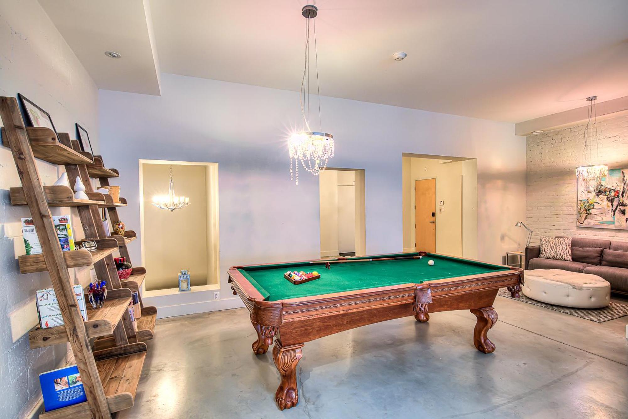 Charm & Luxury Vacation Headquarters To Downtown!